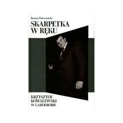 Skarpetka w ręku. Krzysztof Kowalewski w garderobie.