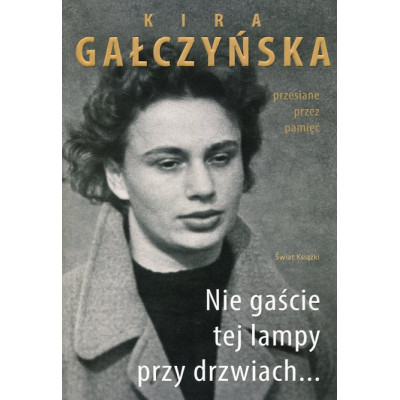 Nie gaście tej lampy przy drzwiach...